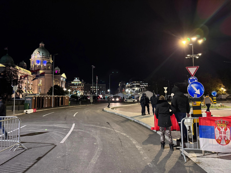 "Zabranjeno naselje" ispred Skupštine (foto: Insajder TV / Stefan Goranović)