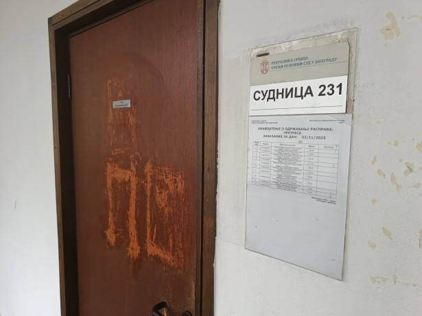 Ulaz u sudnicu Trećeg osnovnog suda (foto: UNS/D.Bjelica)